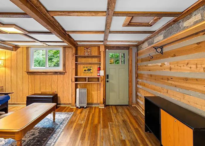 The Elk'S Apple Grove, Lower Suite, Real Log Cabin